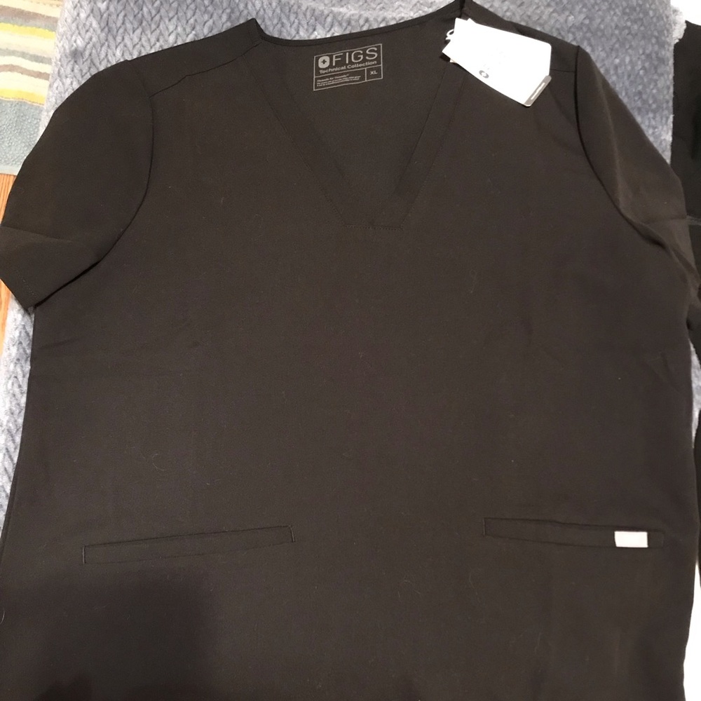 Figs Women's Black V-Neck Top